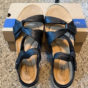 Clarks Women's Black Sandals Sz 9 NIB